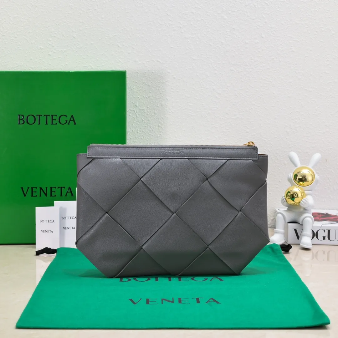 B's new lightweight shape-changing design handbag, suitable for both men and women, suitable for daily use, from small woven to large woven, simple and easy to wear, the leather has the best feel, a worth buying item, size 35*19*1cm [6689#]